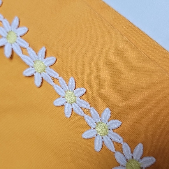 Talbots Pretty Yellow Top With Daisys SZ L Petite Excellent - Picture 8 of 9